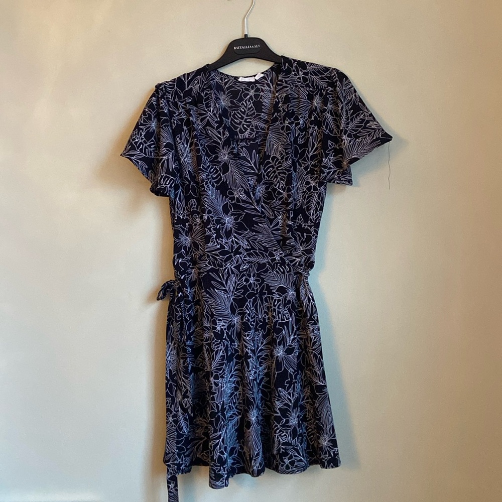 Floral wrap dress / black and white